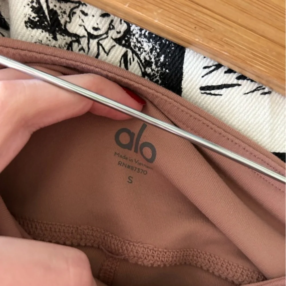 ALO Yoga nwt alo